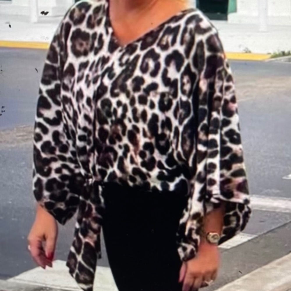 V NECK LEOPARD SWEATER